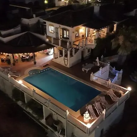 Casa Hermosa Mijas- 7 Bedroom Villa-sleeps 14 * Malaga