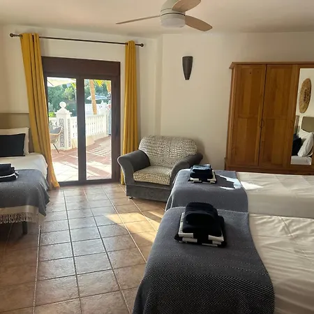 Casa Hermosa Mijas- 7 Bedroom Villa-sleeps 14 Málaga